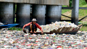 Hari Lingkungan Hidup, Pj Gubernur Jabar: Jangan Buang Sampah Ke Sungai