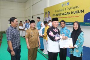 Gubernur Rohidin, Himbau Pelajar Harus Melek “ HUKUM”.